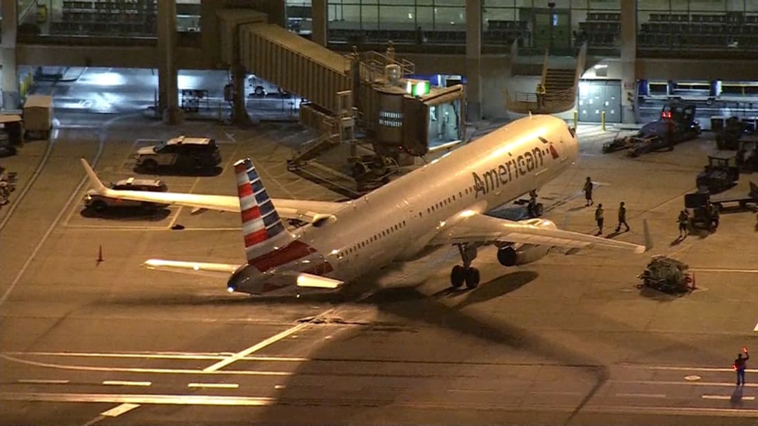 Mỹ: Hành khách nổi khùng đấm gãy mũi nữ tiếp viên hàng không - 2