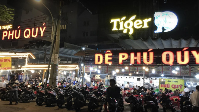 TP HCM: Nhiều quán che chắn, "ngụy trang" để bán rượu bia cho thực khách - 4