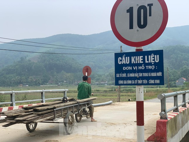 Cây cầu do ca sĩ Thủy Tiên tài trợ ở Nghệ An vừa xây đã bị nứt, nhà thầu nói gì? - 2