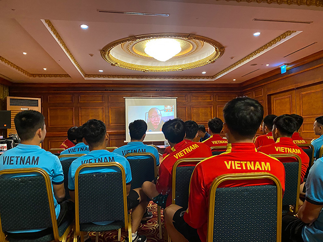 Thầy Park làm “HLV online” chỉ đạo ĐT Việt Nam từ Kyrgyzstan - 1