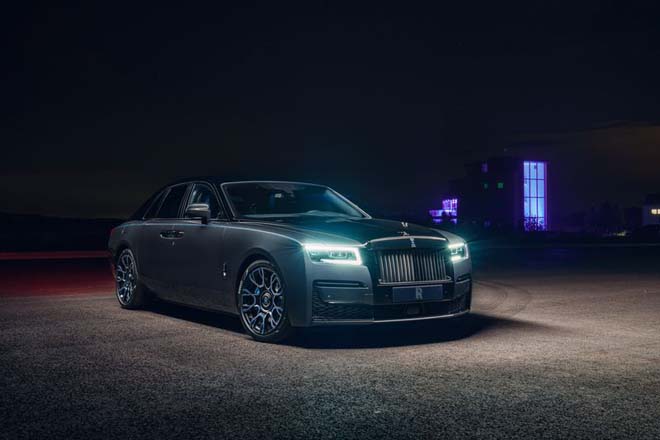 Chiêm ngưỡng &#34;cực phẩm&#34; Rolls-Royce Ghost Black Badge 2022 vừa trình làng - 1