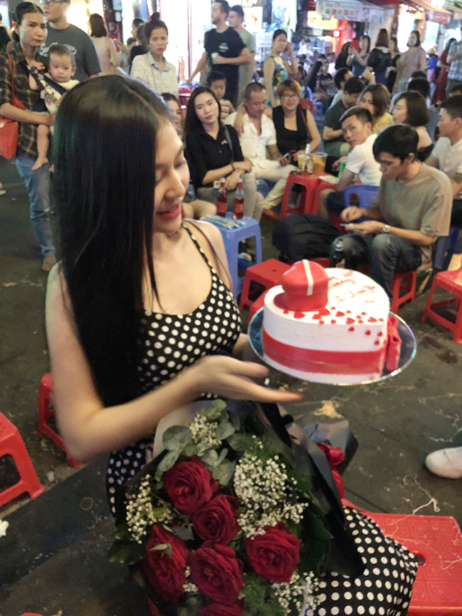 Vào đầu tháng 12/2017, nhân dịp sinh nhật tuổi 20 của Chúng Huyền Thanh thì Jay Quân âm thầm chuẩn bị cả nhẫn cầu hôn ngay trước sự chứng kiến đông người.
