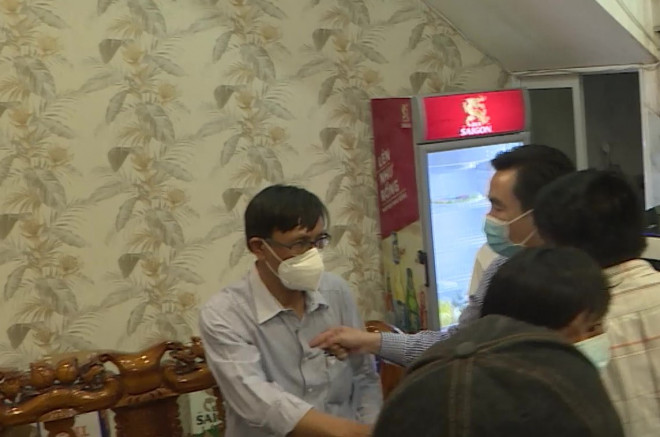 Người đàn ông hỏi “mày công tác ở Đội nào” khi bị kiểm tra tập trung ăn nhậu tại địa bàn vùng vàng - 2