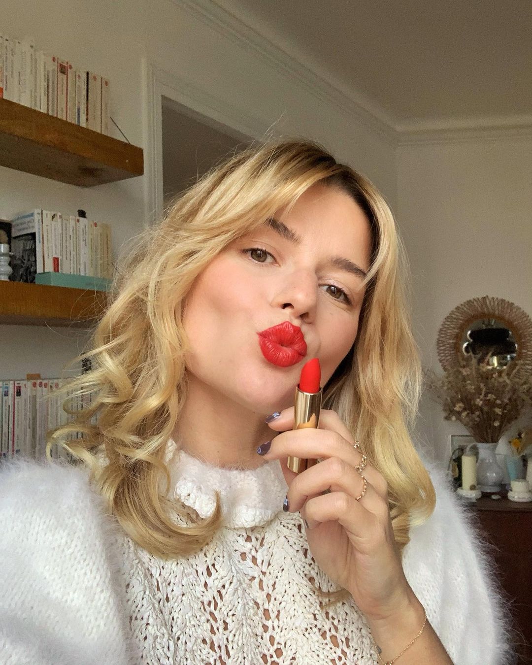 Phong cách phối màu đỏ hoàn hảo của phụ nữ Pháp - 6