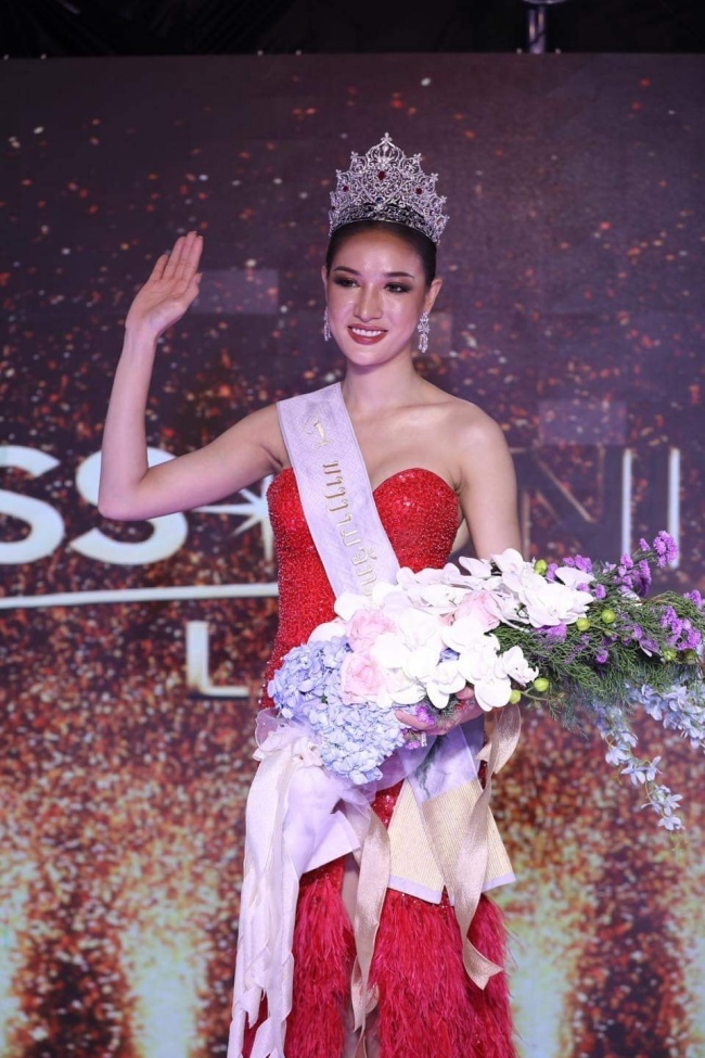 Hoa hậu Lào, Campuchia “gây sốt” MXH Việt: Người giám đốc, người hot vì vòng 1 &#34;ngoại cỡ&#34; - 1