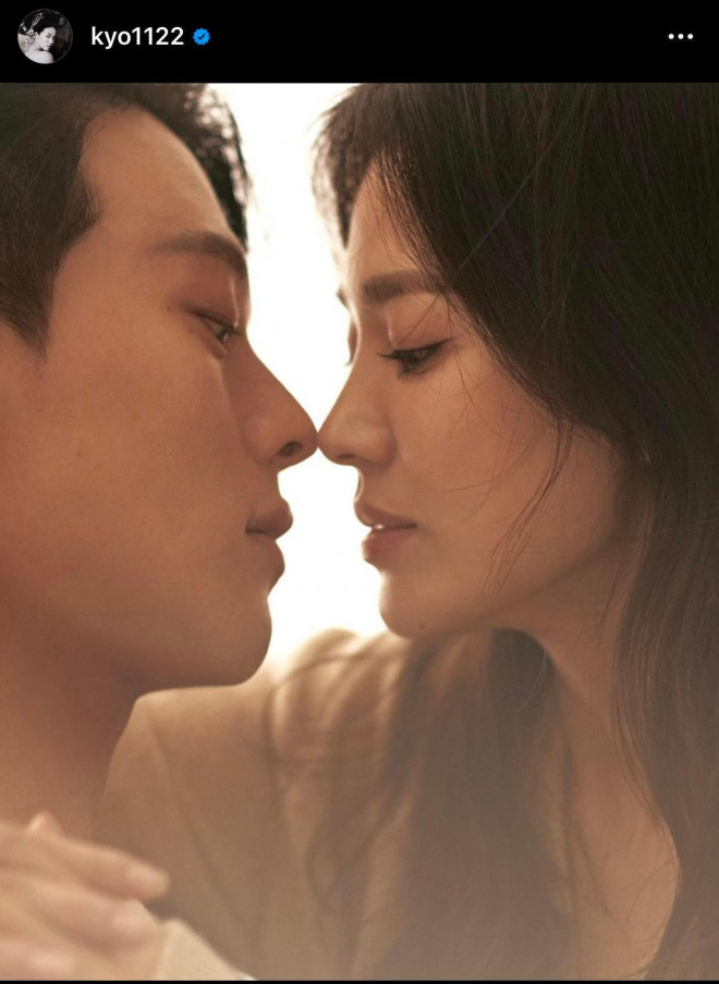 Song Hye Kyo đăng ảnh lãng mạn bên &#34;tình mới&#34; kém 11 tuổi - 1