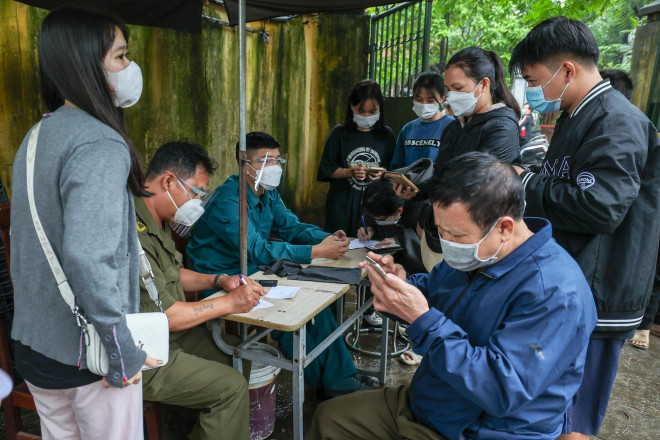 Lấy hơn 4.000 mẫu xét nghiệm Covid-19 cho các tiểu thương, người dân chợ Ninh Hiệp - 5