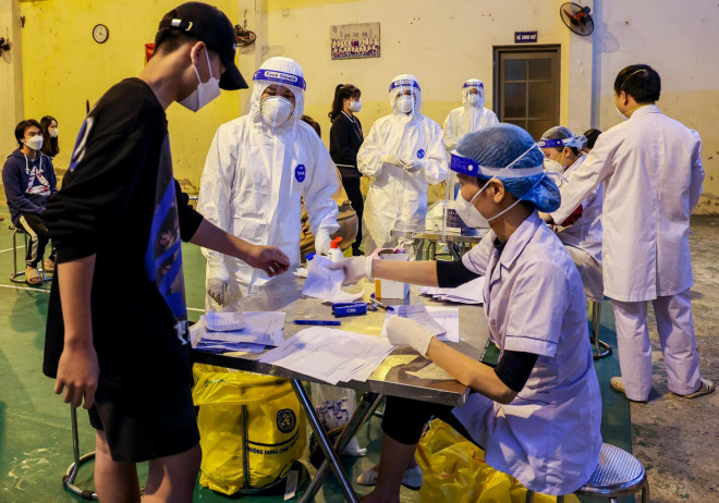 Lấy hơn 4.000 mẫu xét nghiệm Covid-19 cho các tiểu thương, người dân chợ Ninh Hiệp - 9
