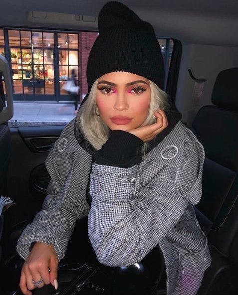 2 mẹo đội mũ len mà tóc không bù xù cho mùa đông đang đến - 3