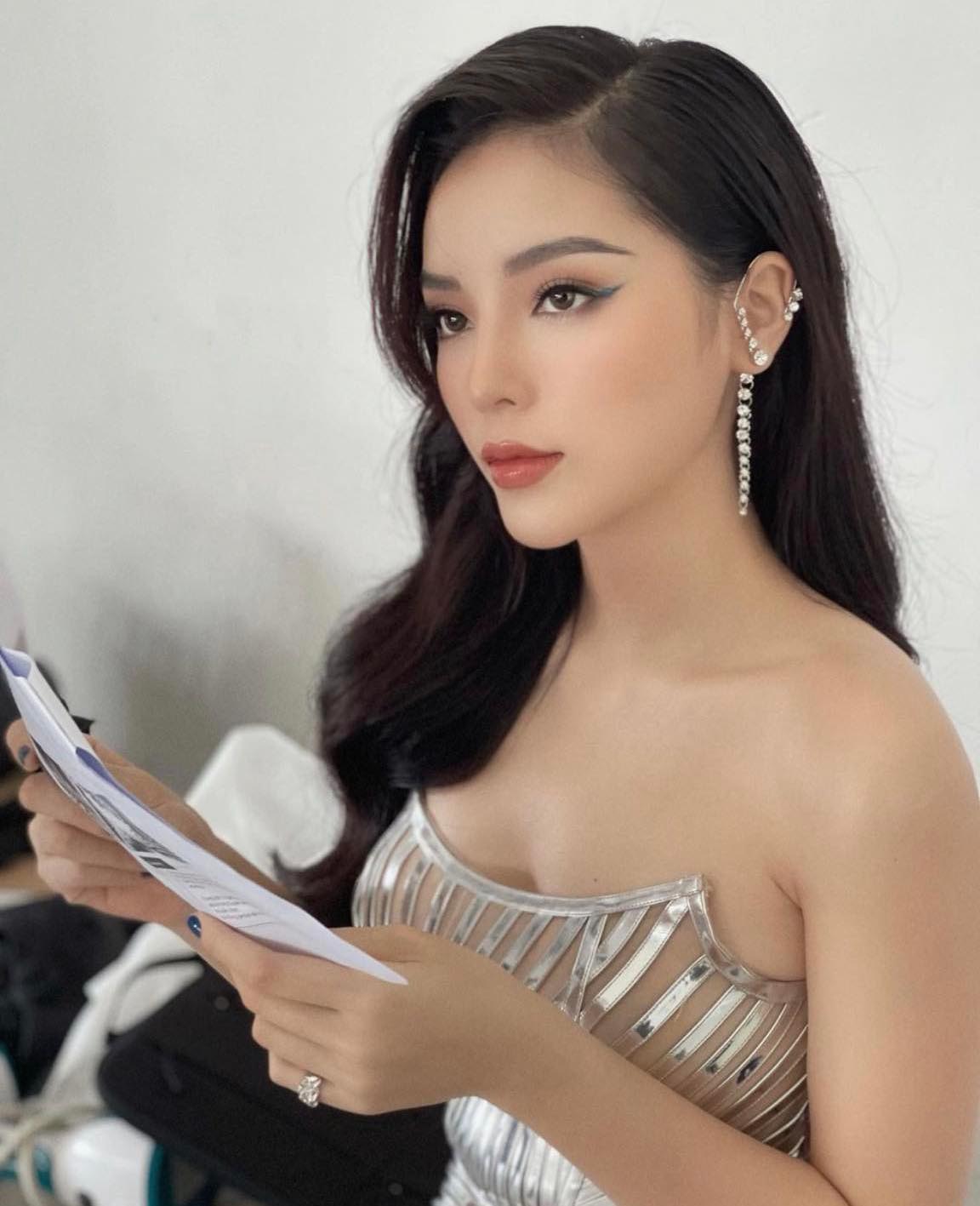 Vừa khoe body như búp bê sống, Kỳ Duyên lại chọn sai váy khiến vòng 2 lộ ngấn mỡ - 4
