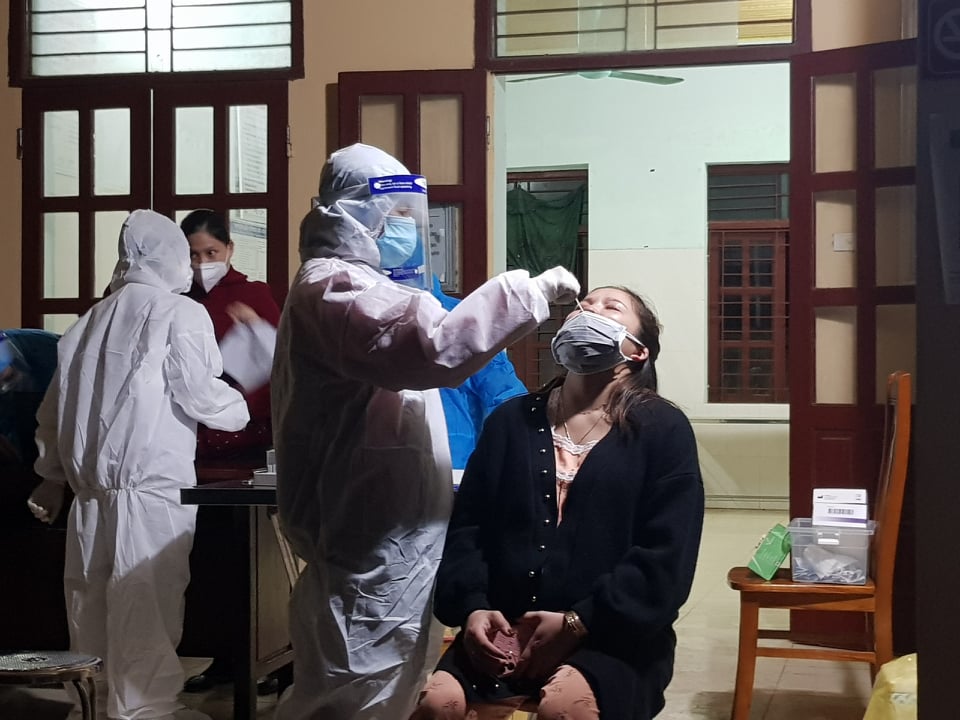 Phát hiện 12 ca mắc COVID-19 là nhân viên quán bia, karaoke, Bắc Giang có công điện khẩn - 2