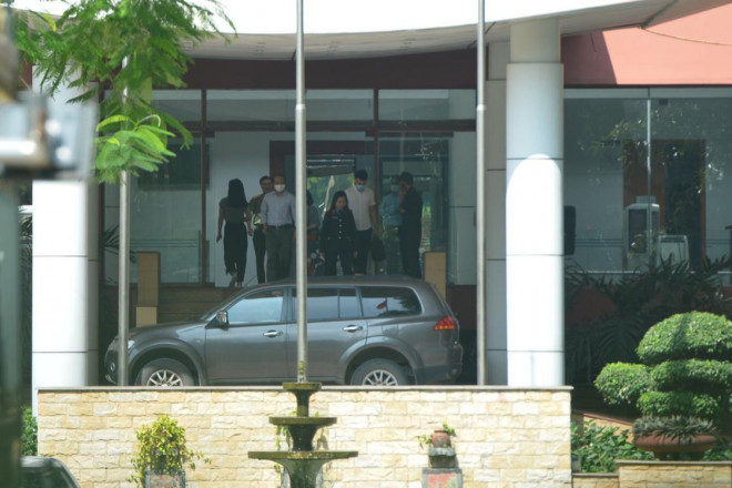 Khám xét nơi làm việc của Thứ trưởng Bộ Y tế Trương Quốc Cường - 2