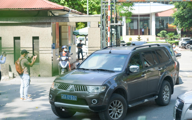 Khám xét nơi làm việc của Thứ trưởng Bộ Y tế Trương Quốc Cường - 3