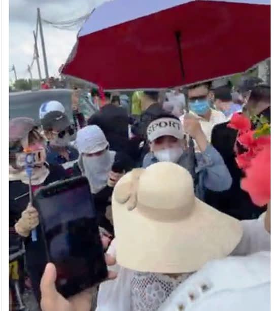 CLIP: Hay tin bà Phương Hằng đến, hàng ngàn người tập trung tại Tịnh Thất Bồng Lai - 2