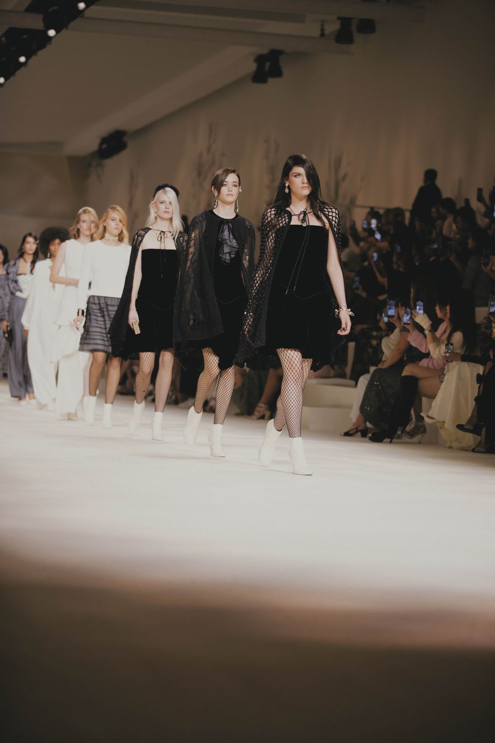 Chanel chọn Dubai phồn hoa cho bộ sưu tập Cruise mới nhất - 4