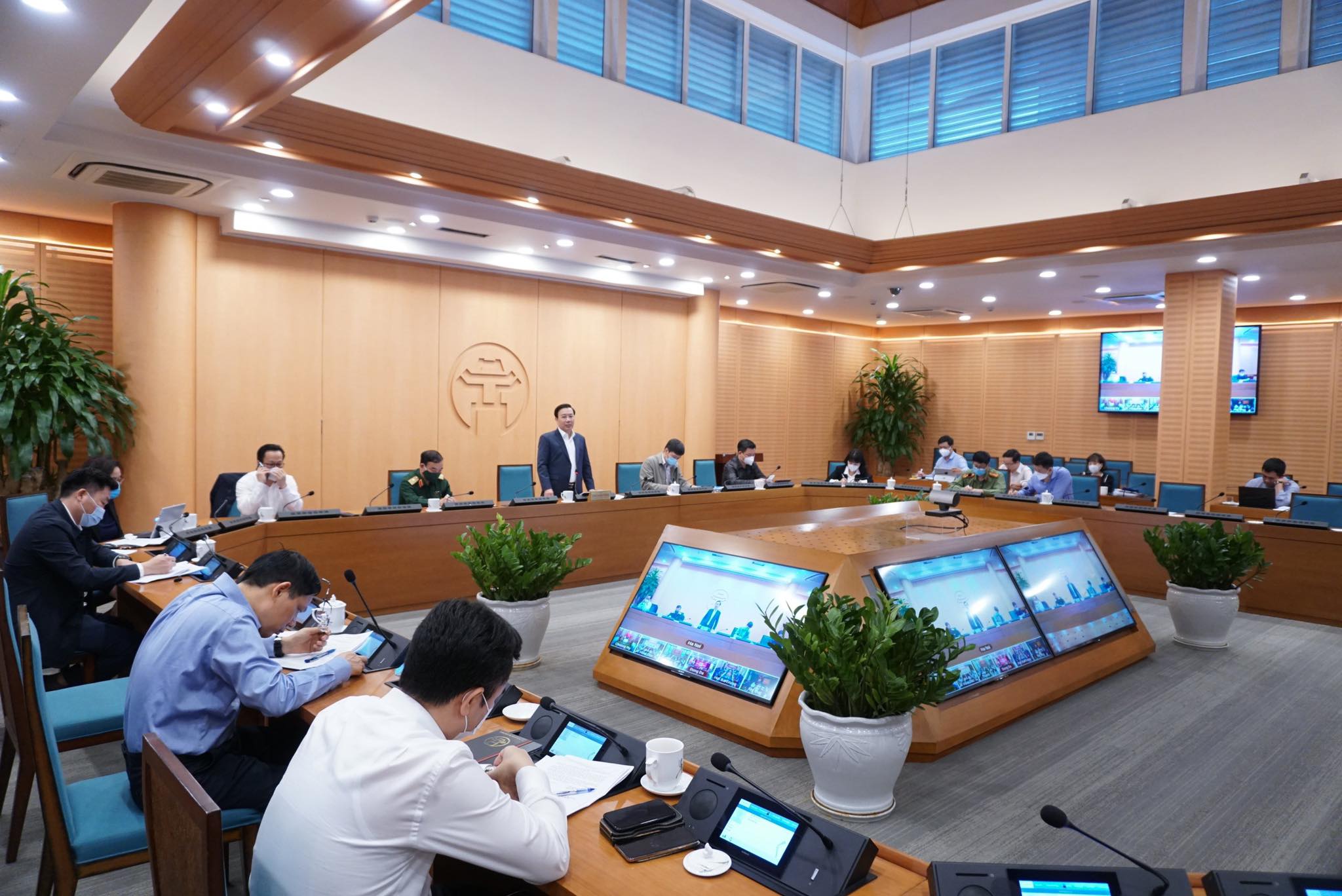 Hà Nội: Nguy cơ bùng phát dịch COVID-19 do lượng người đến và về tăng - 1