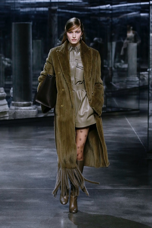 Những chiếc khăn tua rua dài liệu có thống trị mùa này? - 4