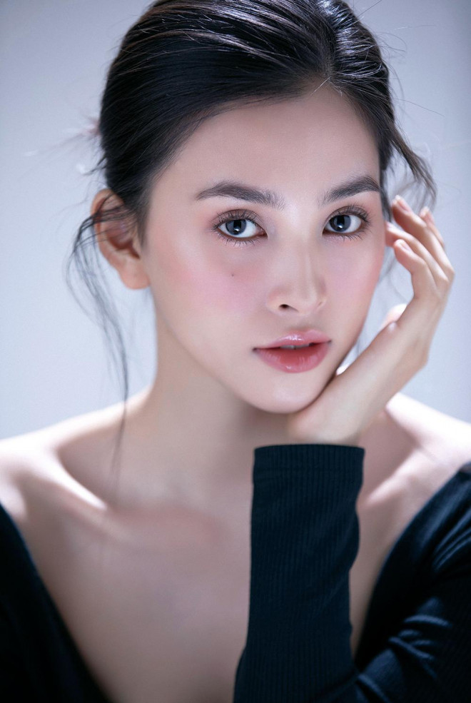 Trang điểm trong veo, Hoa hậu Tiểu Vy vẫn đẹp hút hồn với gương mặt đạt 'tỷ lệ vàng' - 6