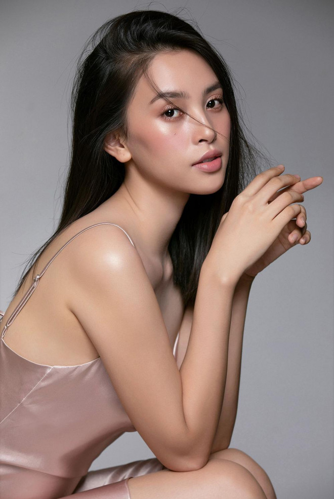Trang điểm trong veo, Hoa hậu Tiểu Vy vẫn đẹp hút hồn với gương mặt đạt 'tỷ lệ vàng' - 9