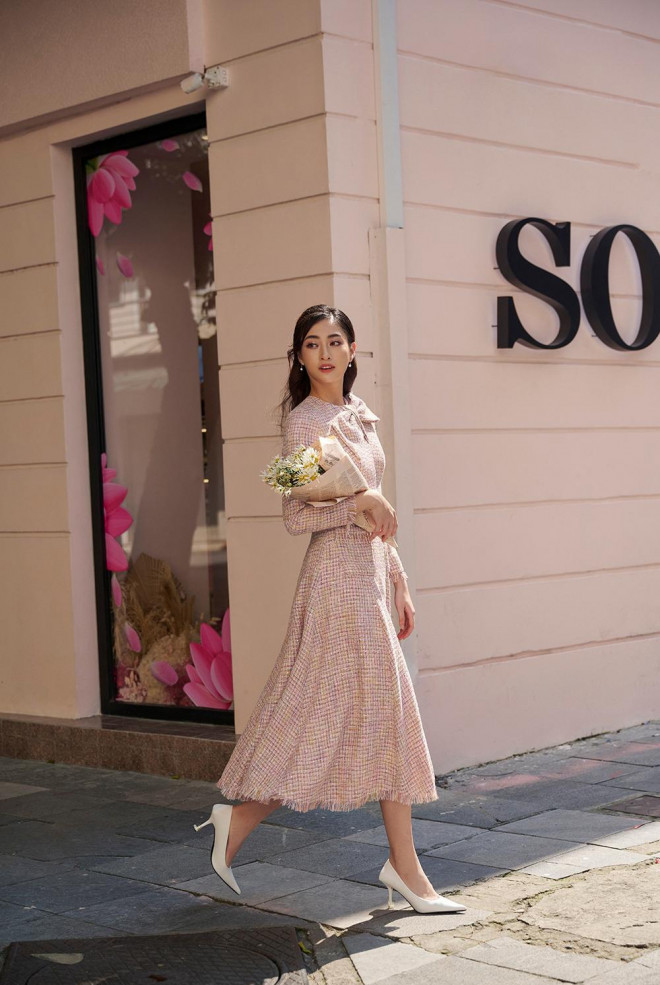 Lương Thùy Linh khoe đôi chân dài 1m22 khi xuống phố mùa thu - 5
