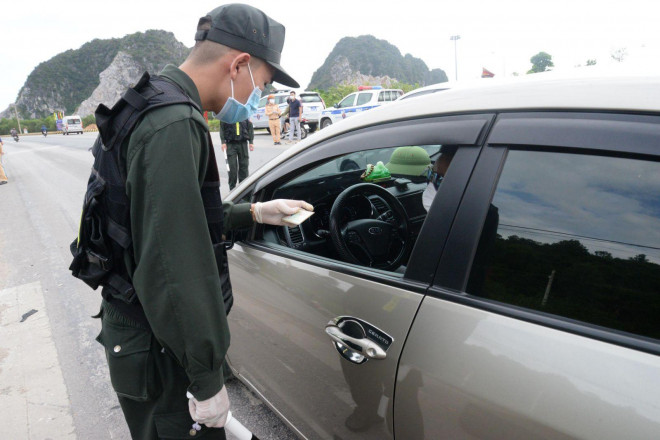 Xuất hiện nhiều ổ dịch, Quảng Ninh cách ly F1, điều trị F0 tại nhà - 3