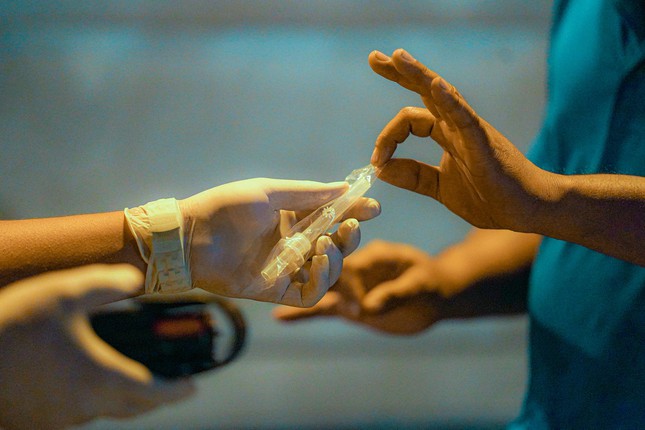 Theo chân CSGT xử lý vi phạm nồng độ cồn ở TPHCM - 4