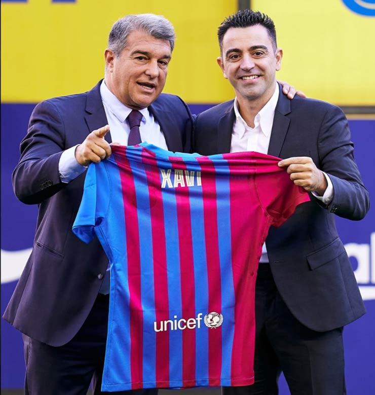 Tân HLV Xavi thể hiện uy quyền ở Barca: Đuổi việc 2 người, mơ tái hợp Messi - 1