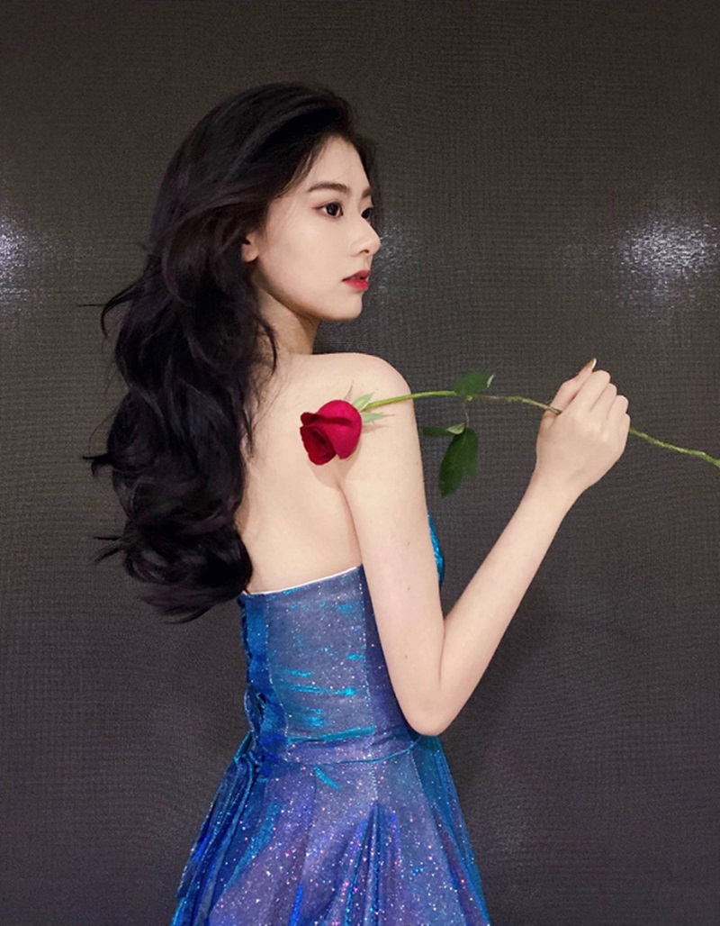 Hoa hậu Hoàn vũ Trung Quốc mới đăng quang đã gây chú ý lớn, cao 1m78 từ tuổi 13 - 1