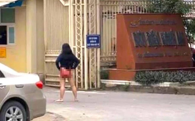 Tin tức 24h qua: Người phụ nữ lột quần đứng trước bưu điện chửi bới vì bưu phẩm bị trả lại - 1