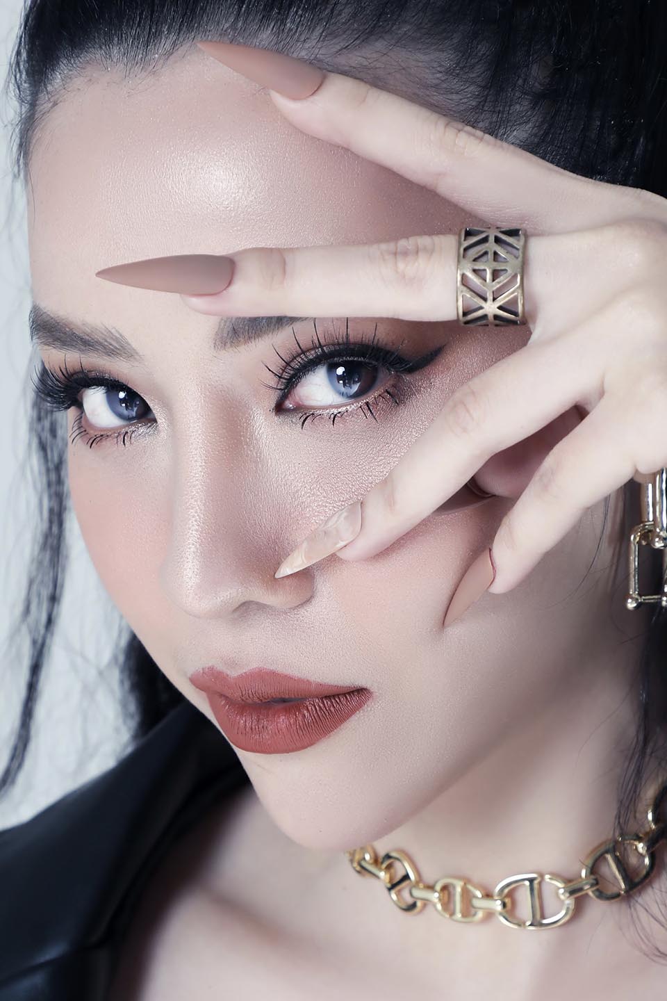 “Ác nữ màn ảnh” Ngô Phương Anh hết ngoan hiền, bất ngờ khoe dáng bốc lửa - 1