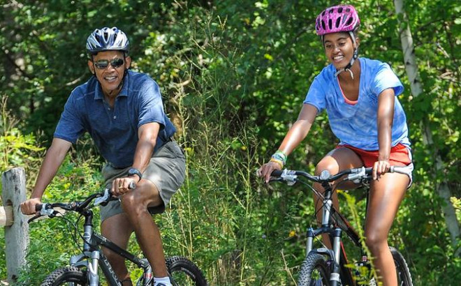 Cựu Tổng thống Obama đi du lịch thế nào mà nhiều lần bị ông Trump chỉ trích là tốn kém? - 4