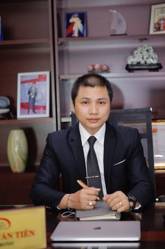 CEO khuyết tật Trần Văn Tiên sở hữu 28.000 mẫu thiết kế trang sức - 1