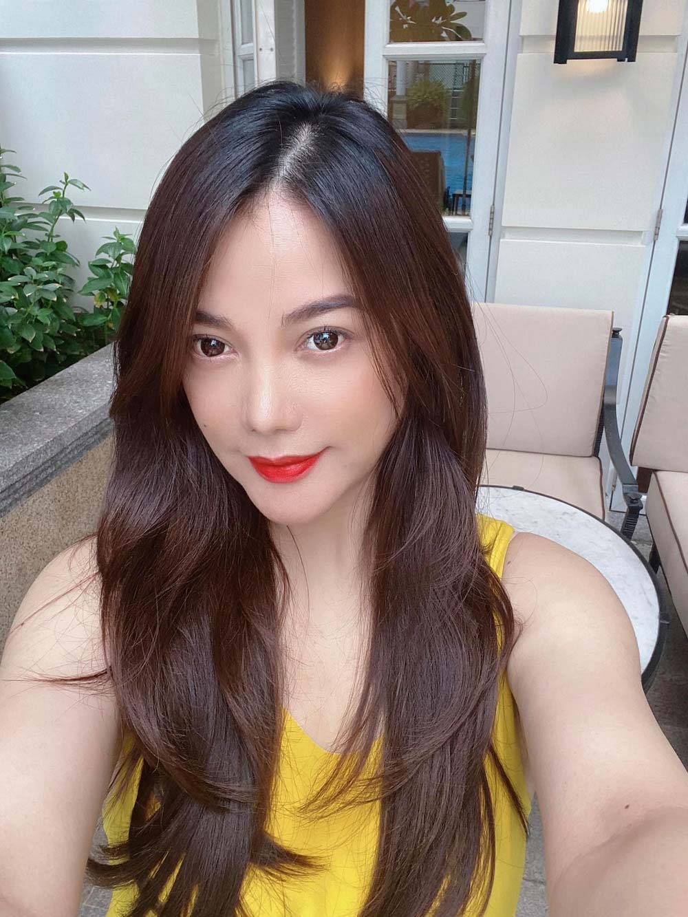 "Mỹ nhân làng điện ảnh" bước sang tuổi 45 vẫn gợi cảm lung linh bên tình trẻ - 9