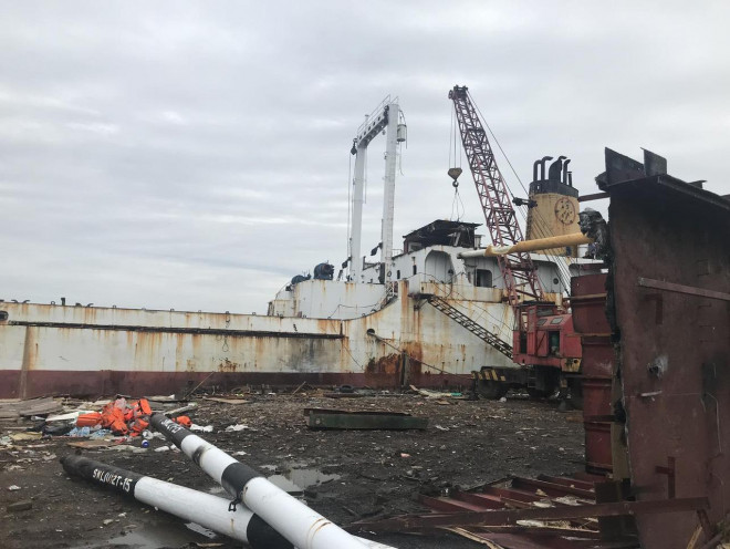 Phát hiện tàu biển 3.200 tấn nhập lậu từ nước ngoài về Việt Nam rồi phá dỡ lấy sắt vụn - 4