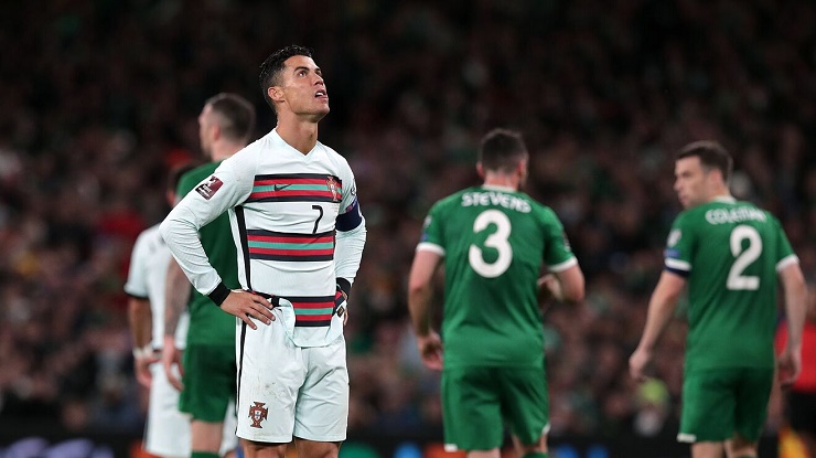 Kịch bản sốc Bồ Đào Nha - Italia ở nhà xem World Cup, Ronaldo - Jorginho khóc hận - 1