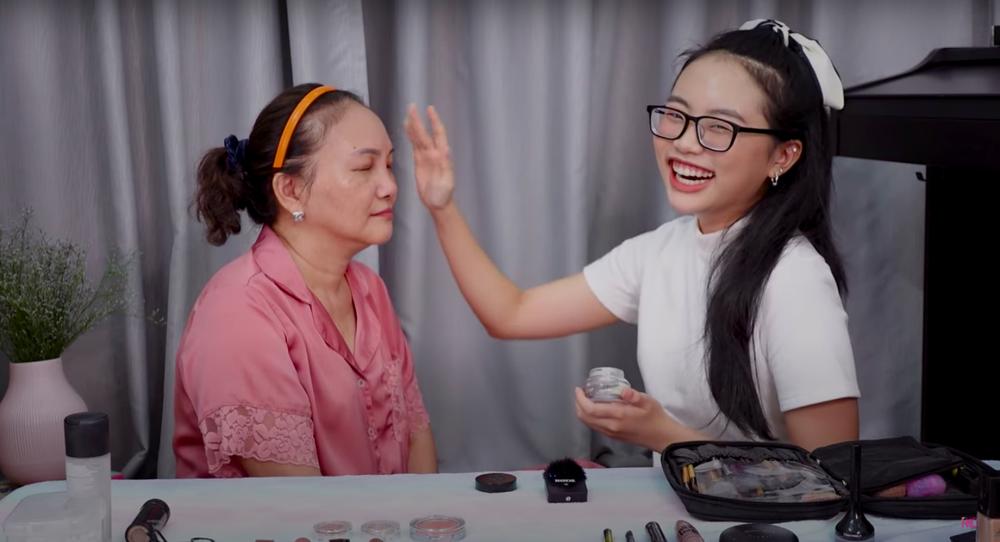 Phương Mỹ Chi nhận cát-xê 100 triệu ở tuổi 18, mẹ ruột tiết lộ tiêu chí kén rể - 1