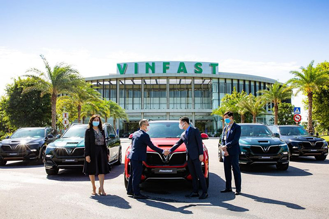 VinFast chính thức xuất khẩu lô xe ô tô đầu tiên sang Lào - 1