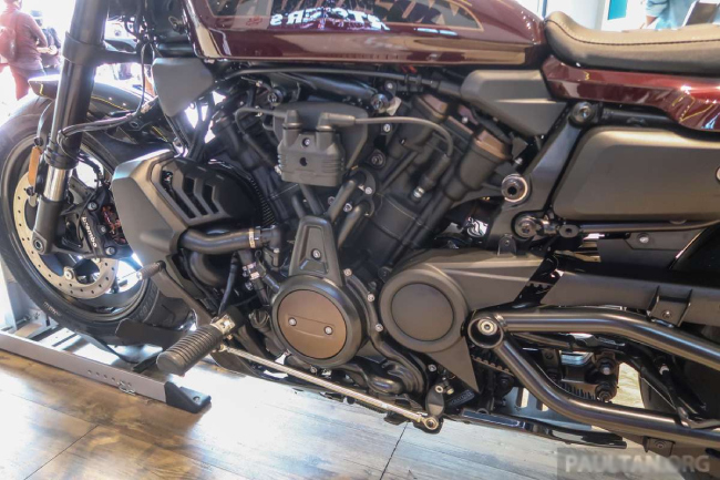 Là loại động cơ tiêu biểu của gia đình xe Harley-Davidson, khối động cơ này truyền sức mạnh qua hệ thống dây đai và hộp số 6 cấp.
