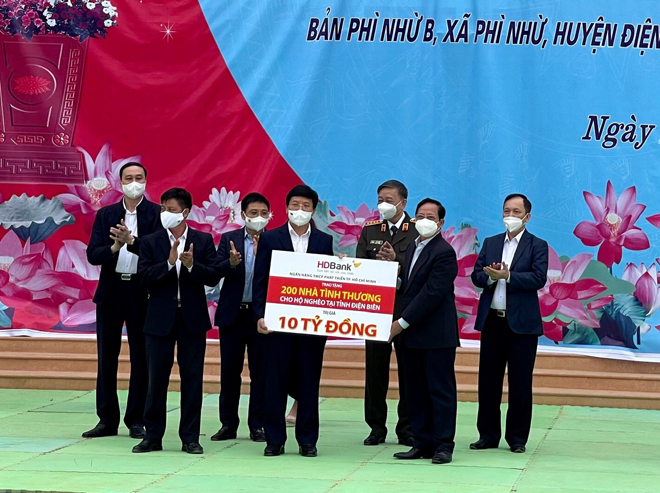 HDBank trao tặng 200 căn nhà tình thương cho tỉnh Điện Biên - 1