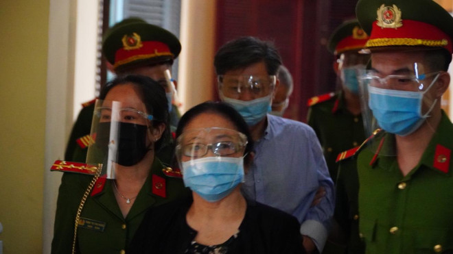 Hình ảnh ông Nguyễn Thành Tài và nữ đại gia Dương Thị Bạch Diệp sáng 16-11 - 3