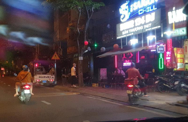Quán nhậu tràn lan phục vụ đồ uống có cồn dù chưa được phép - 3