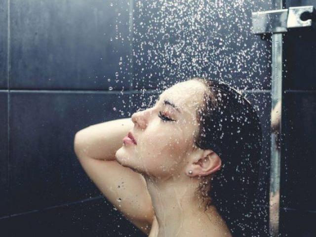 Những kiểu tắm vào mùa đông phải bỏ ngay nếu không muốn đột quỵ, vỡ mạch máu não - 1