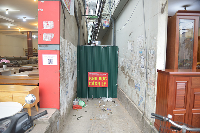 Hà Nội: Dựng rào chắn cao 2m để chống dịch sau khi ghi nhận 78 ca F0 tại Giảng Võ - 3