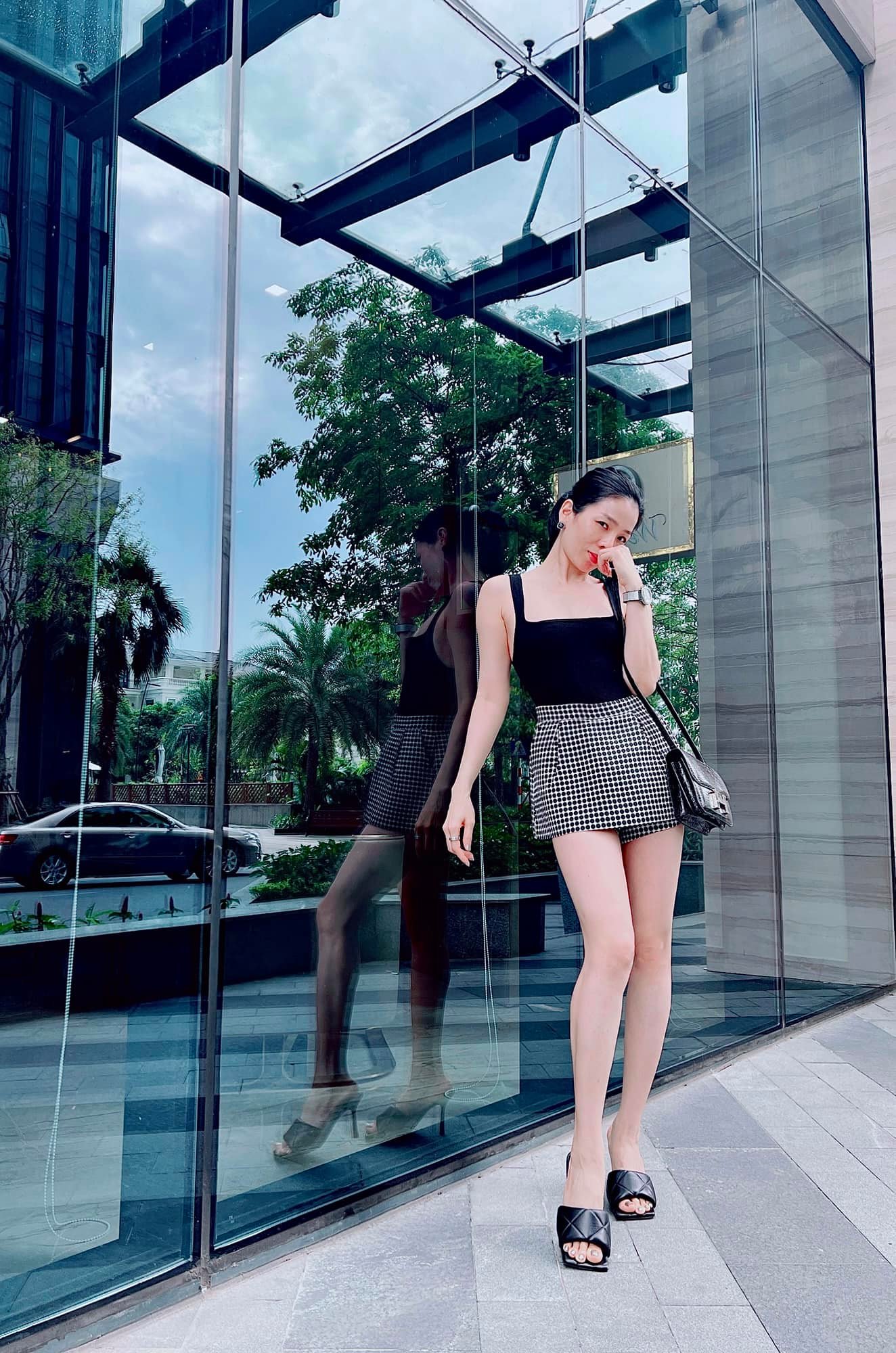 Lệ Quyên &#34;dát vàng&#34; biệt thự, tậu xế mới - 1