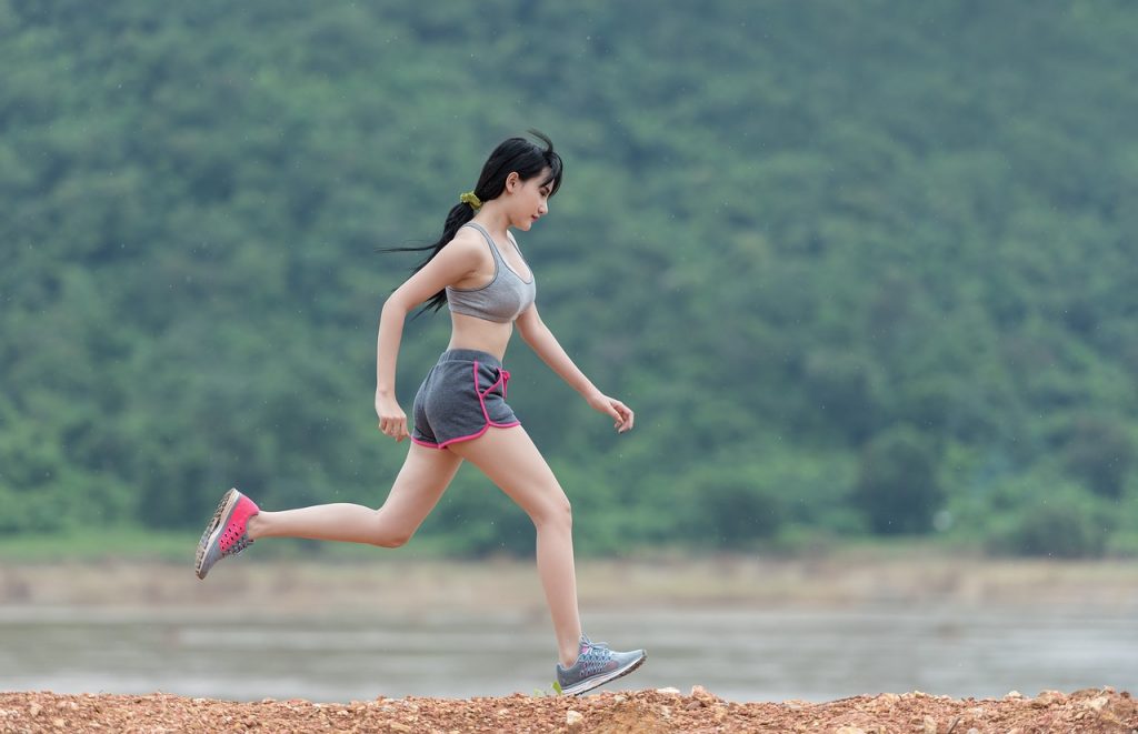 Chạy 5km mỗi ngày, không ăn 1 hạt cơm, cô gái điên cuồng giảm cân rồi ngất xỉu trên lớp - 1