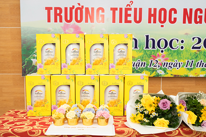 Ngày Nhà giáo Việt Nam của “bình thường mới”: Tuy trầm lắng nhưng chẳng thiếu tấm lòng tri ân - 2