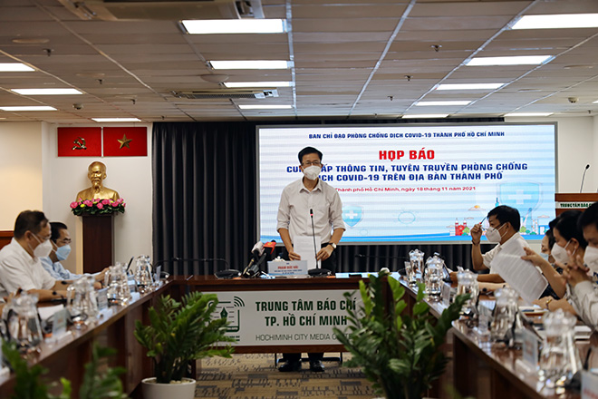 TP.HCM giải thích việc tạm ngừng karaoke, massage... sau 2 ngày mở cửa - 1