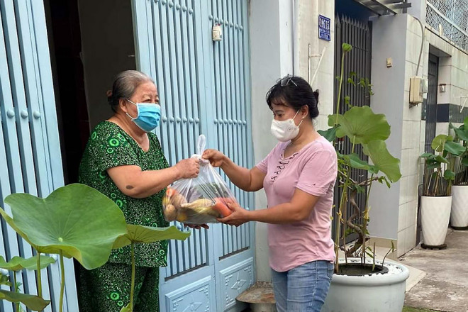 Những nhà giáo đi vào tâm dịch - 2