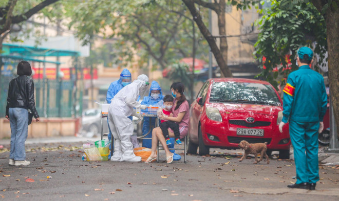 Clip: Phong toả cụm dân cư có hơn 20 ca F0 mới phát sinh - 9