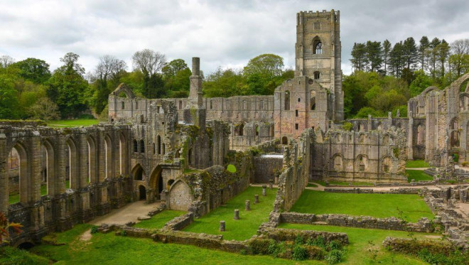 Sốc: radar xuyên đất tiết lộ "sân bowling" dưới tu viện ngàn năm - 3